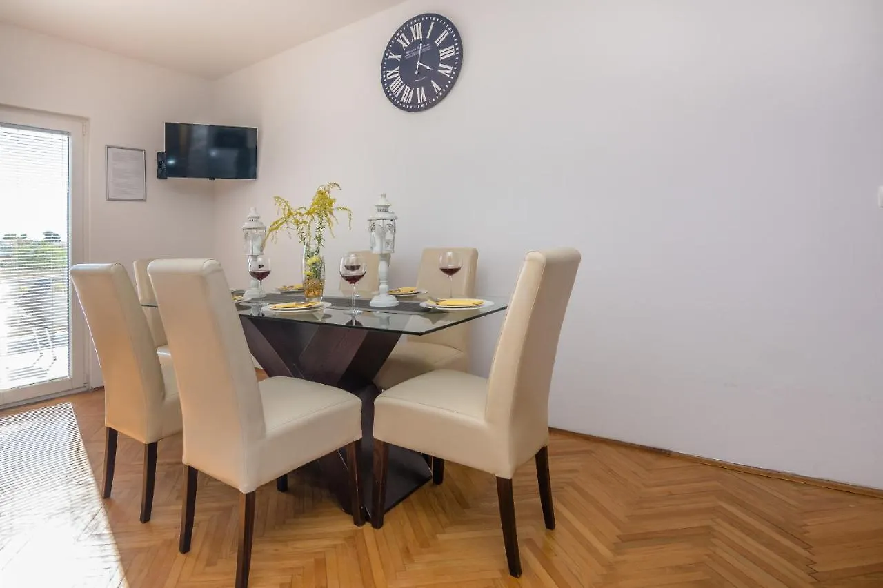 ויר Apartment K&L