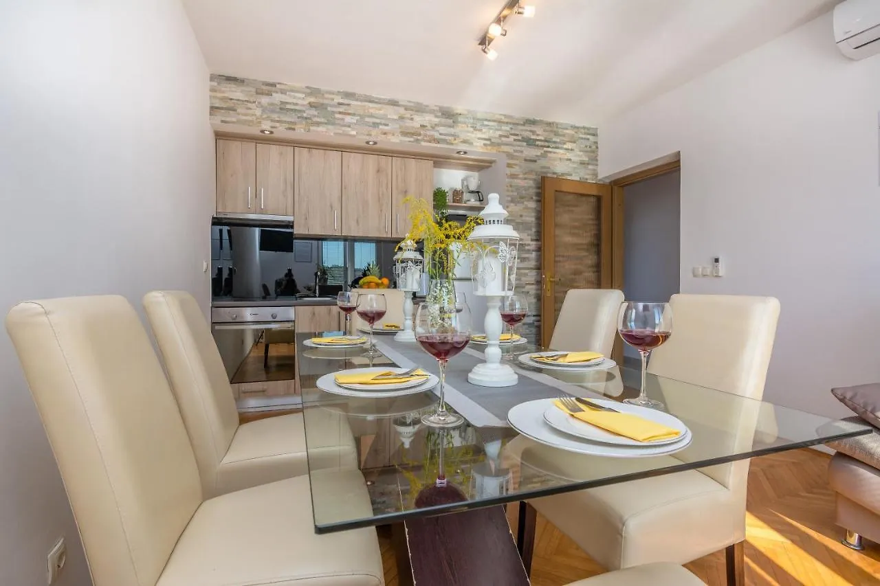 ויר Apartment K&L