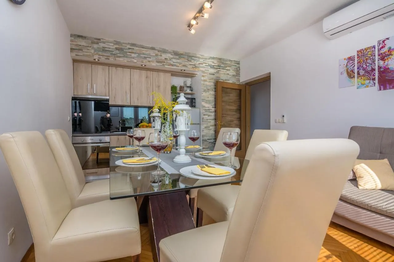 ויר Apartment K&L 0*,