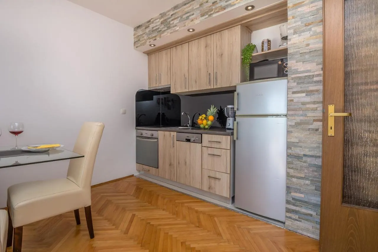 ויר Apartment K&L