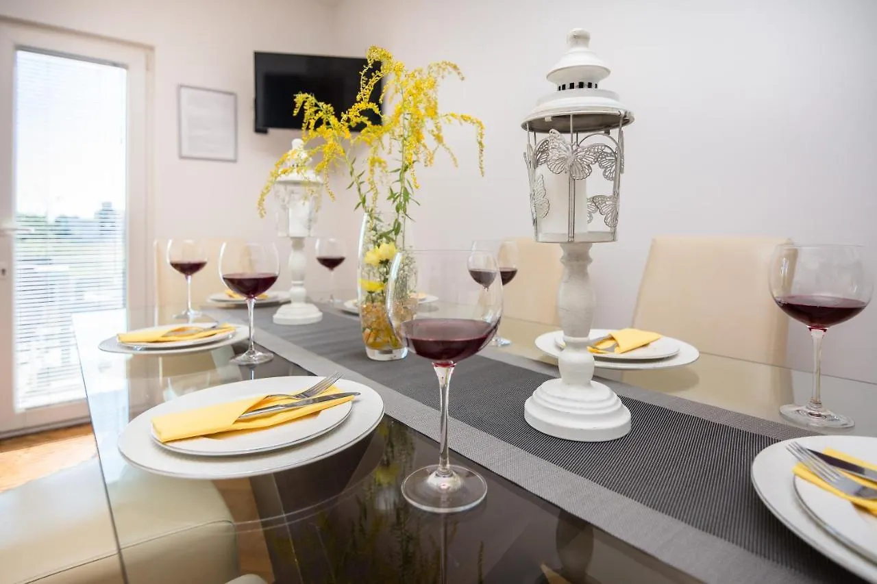 ויר Apartment K&L