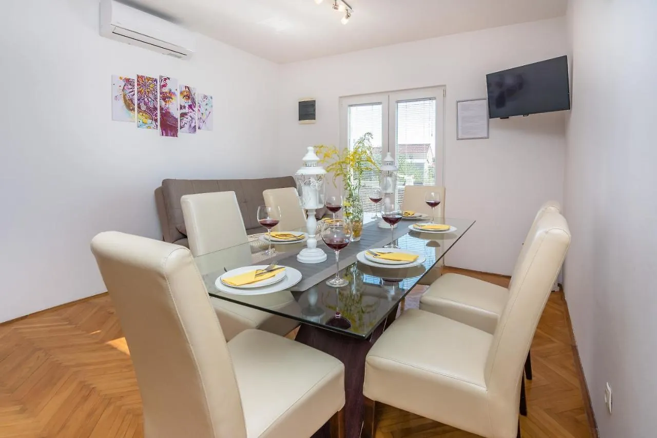 ויר Apartment K&L