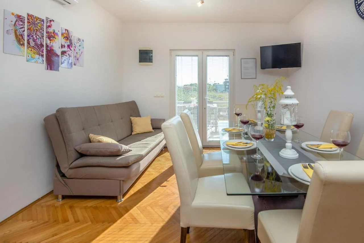 ויר Apartment K&L