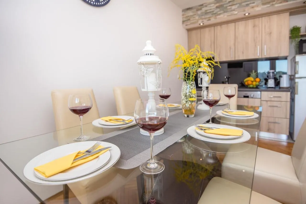 ויר Apartment K&L
